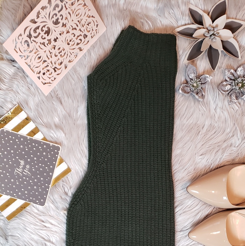 Artisan NY Sleeveless Sweater